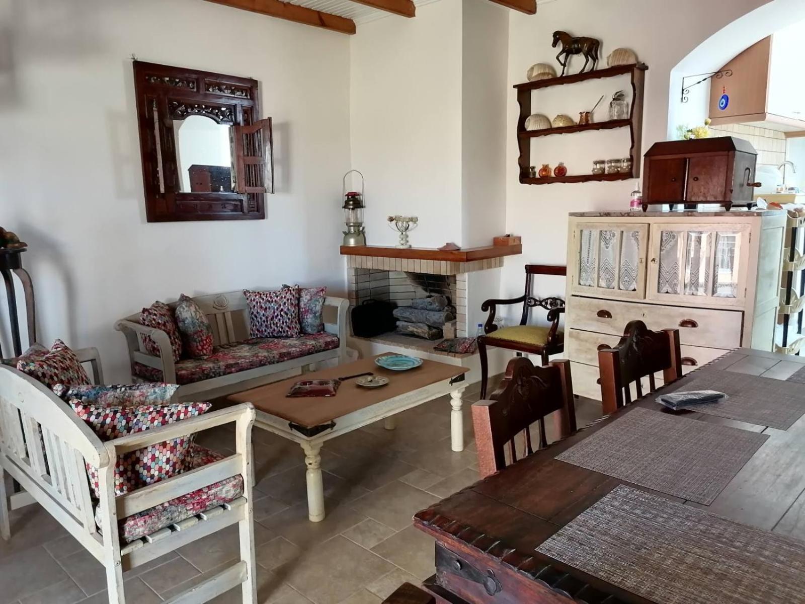 Tsoukali House *